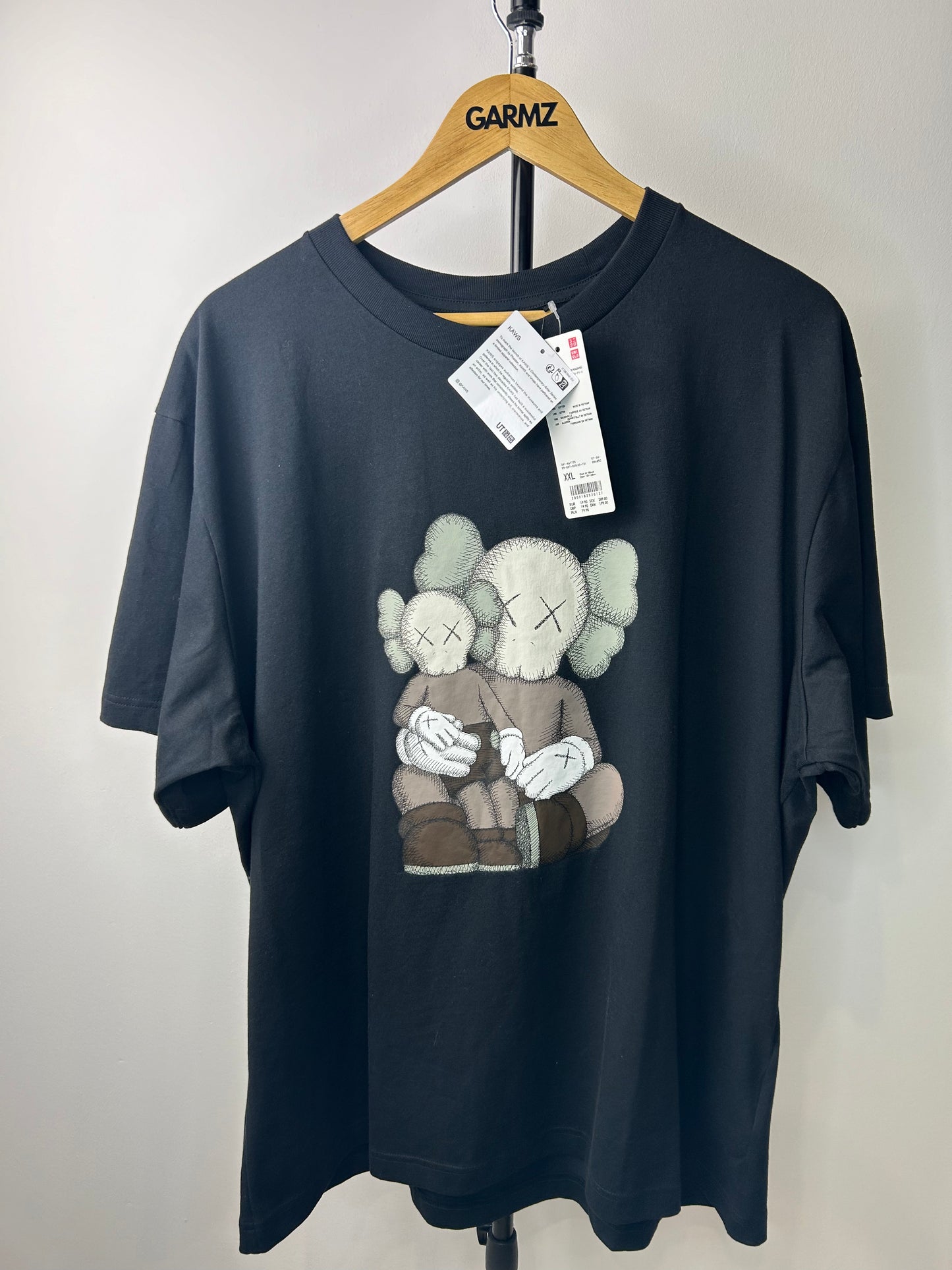 Kaws Uniqlo t shirt